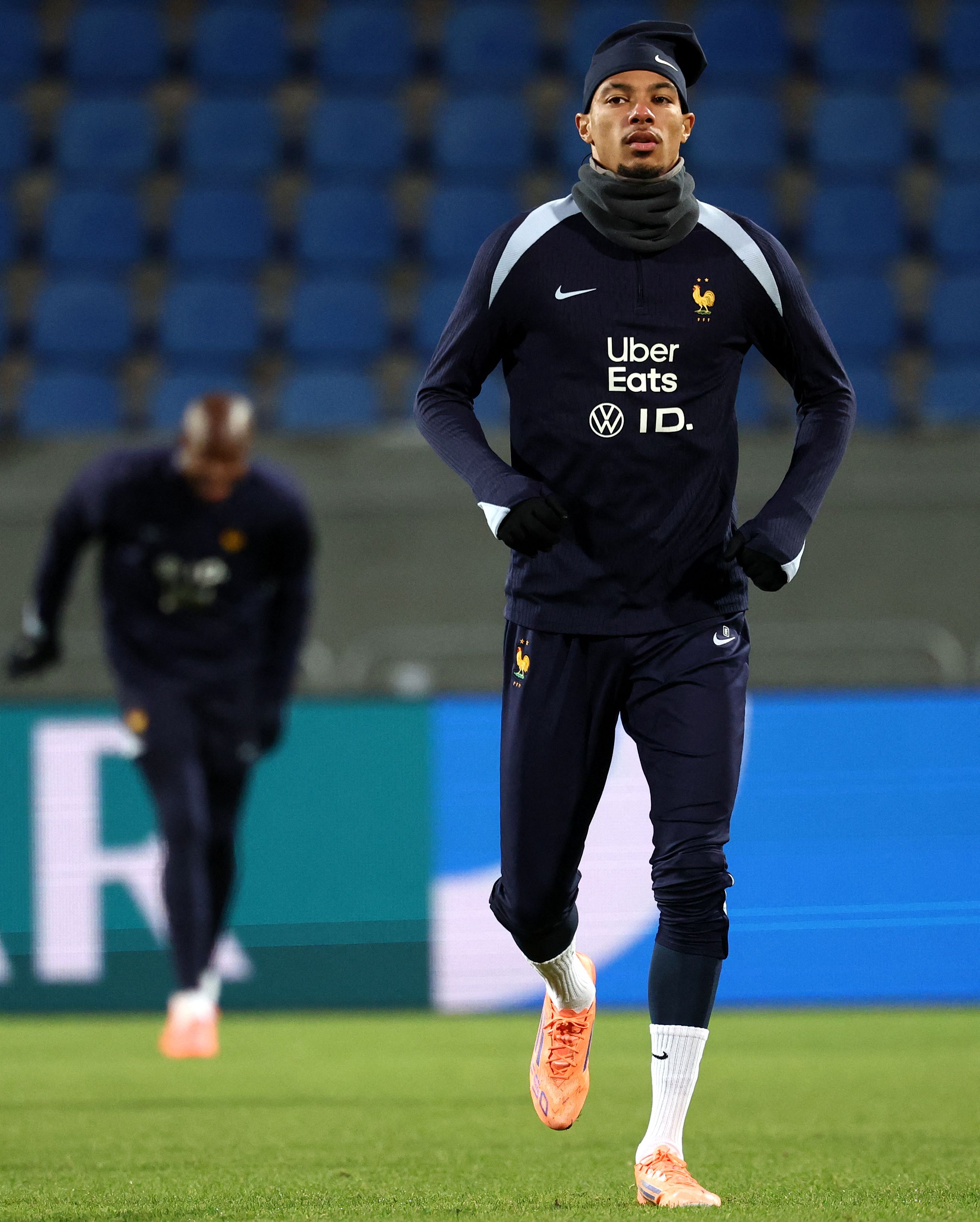 LOL直播-包含赛后阿贾克斯备战法甲，防线松动细节曝光，目标明确，年轻球员得到机会的词条